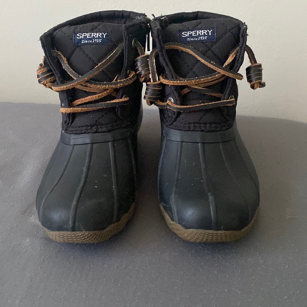 - Girls black Saltwater SPERRY boots 11